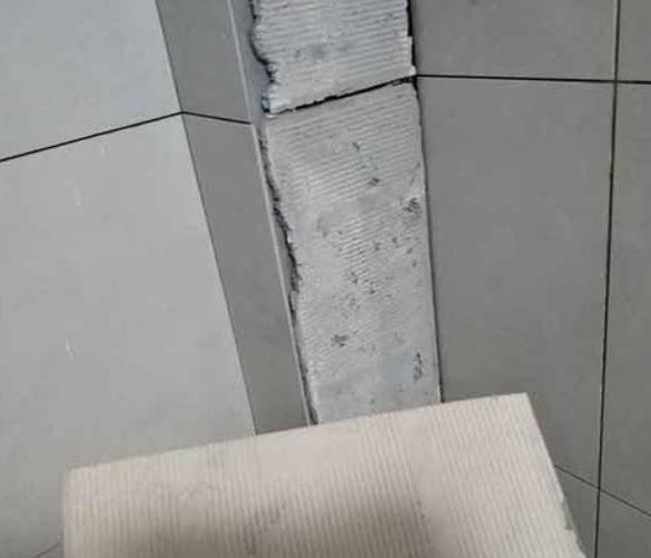 凤泉瓷砖空鼓维修公司分享下厨房瓷砖脱落的补救措施。
